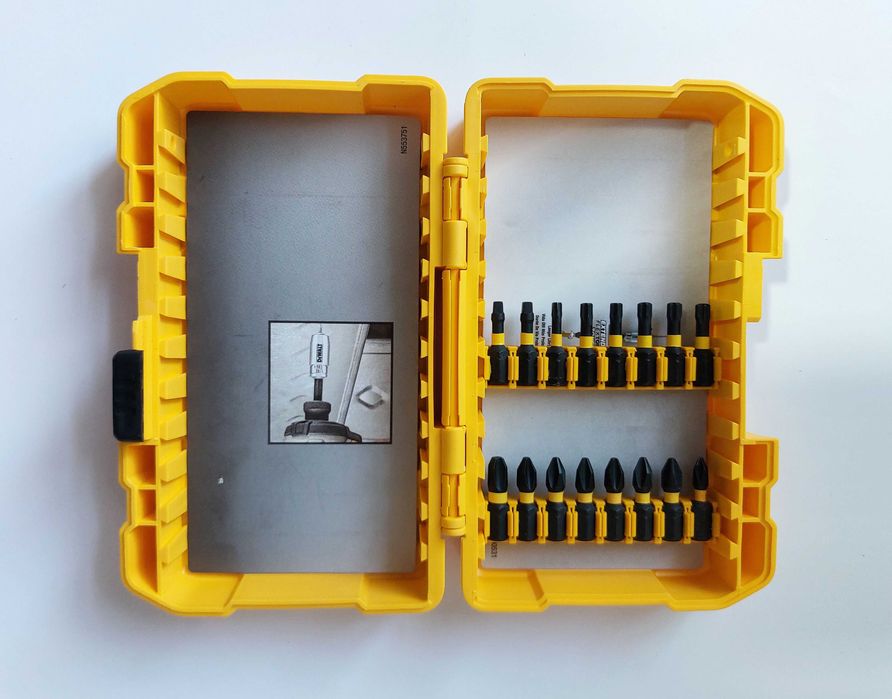 Dewalt  кейс с набором бит 16 шт