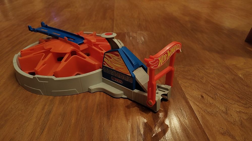 Hot Wheels катапулт