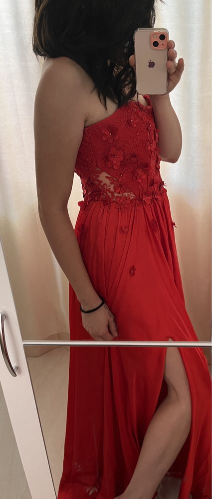 Официална червена рокля за повод
