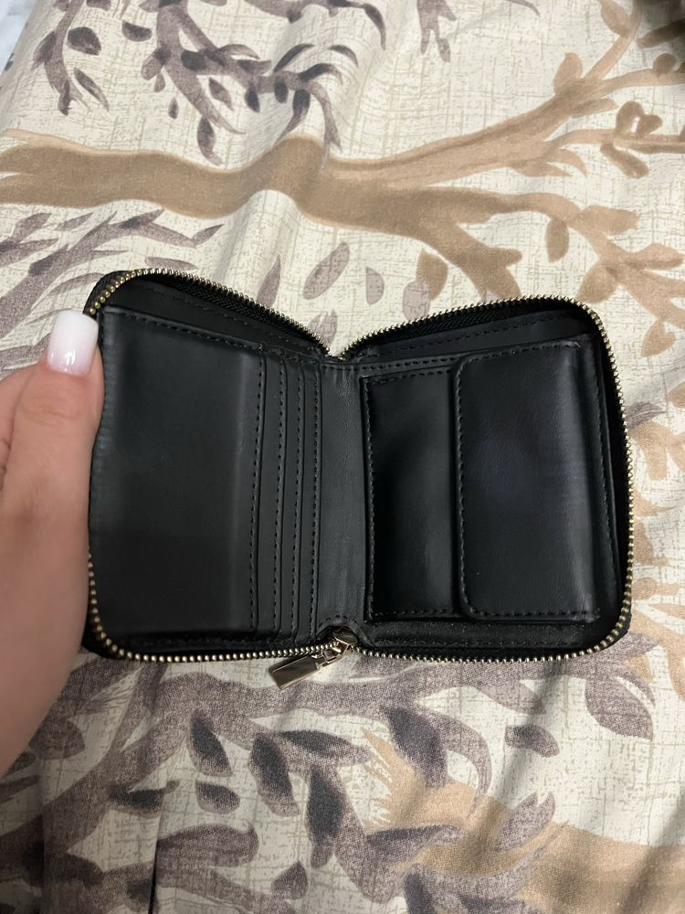 Дамско портмоне Guess
