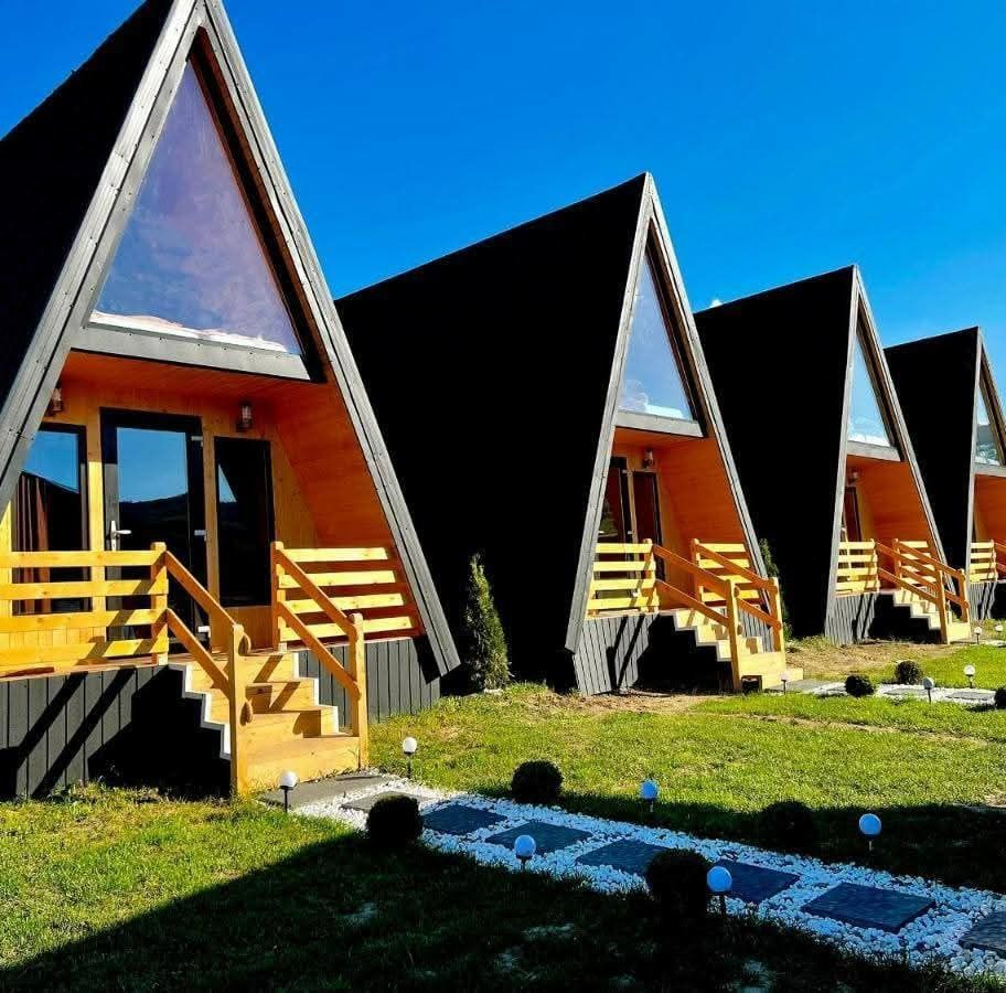 Construim  cabane, case din lemn   orice model și dimensiune la comand