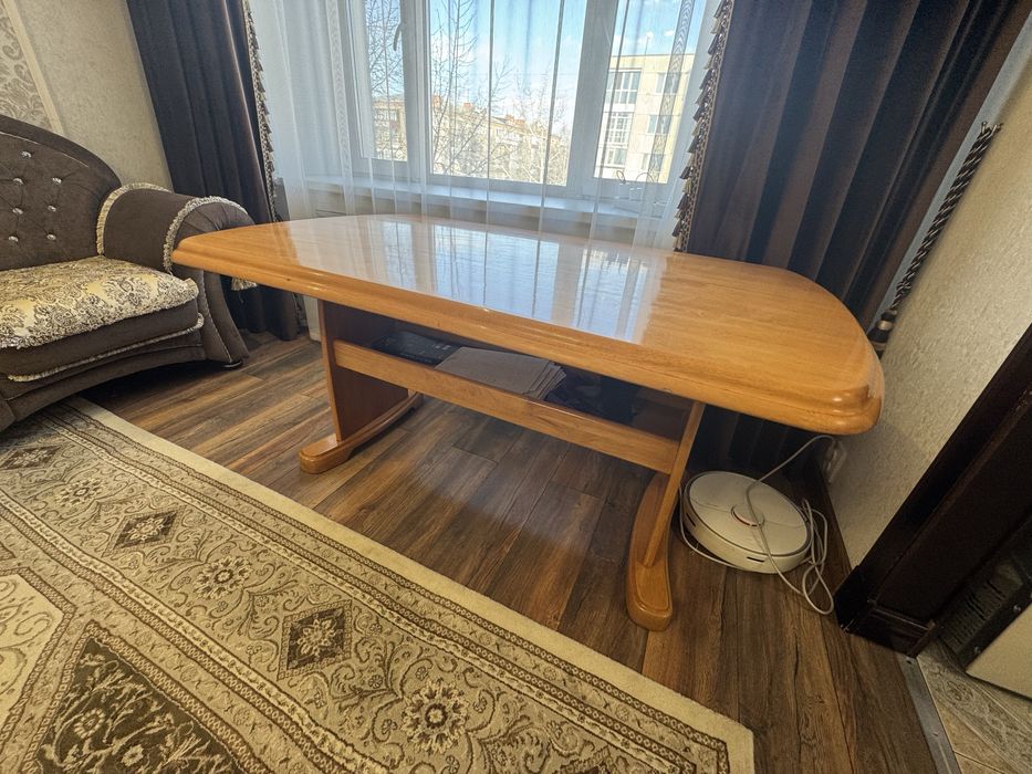 Обеденный стол на 6 человек из натурального дерева