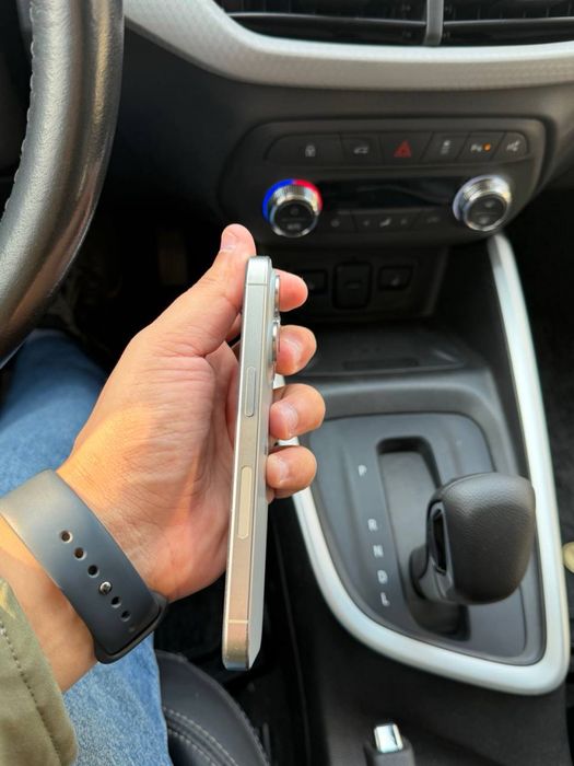 Iphone 15 pro Natural Titanium