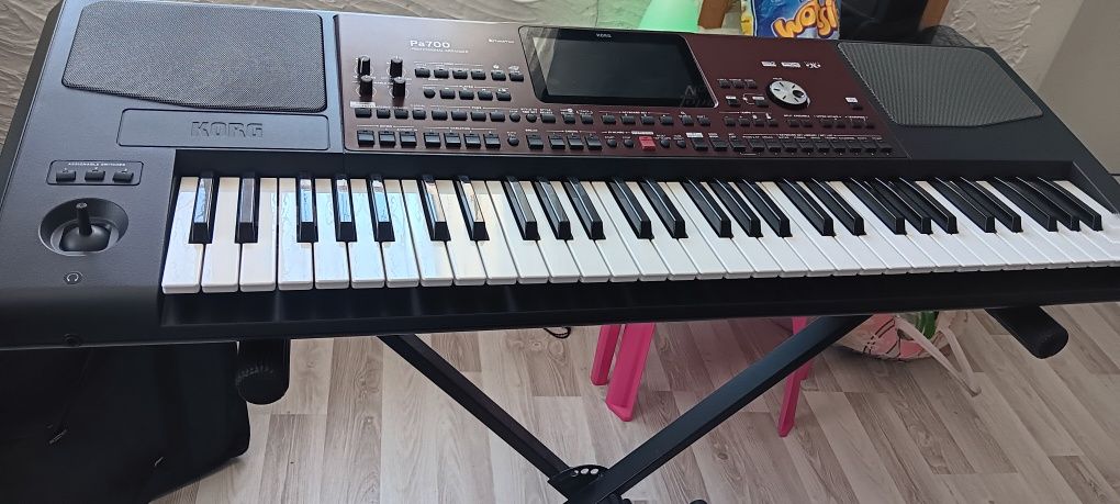 Korg PA700