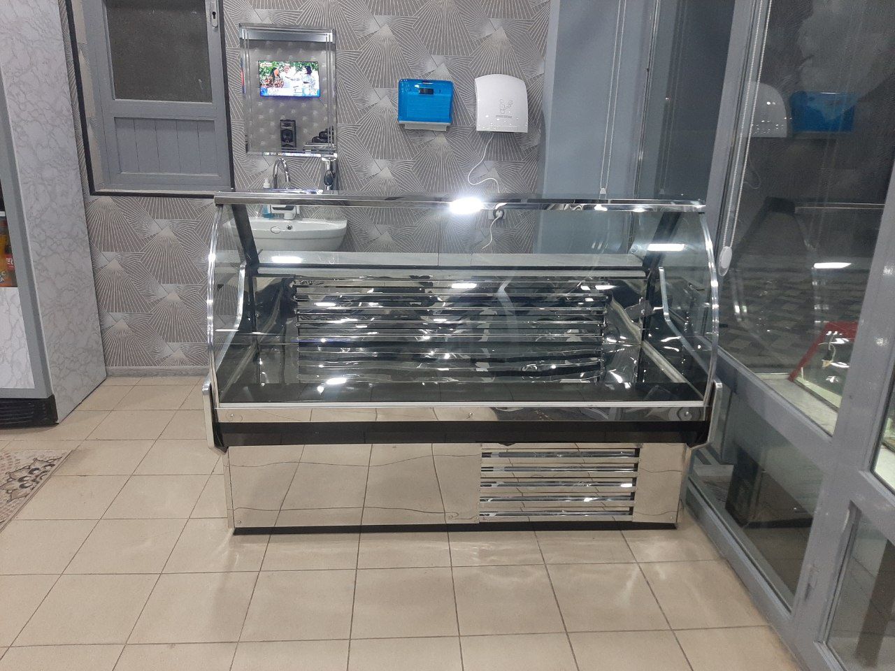 Витрина горка холодильник