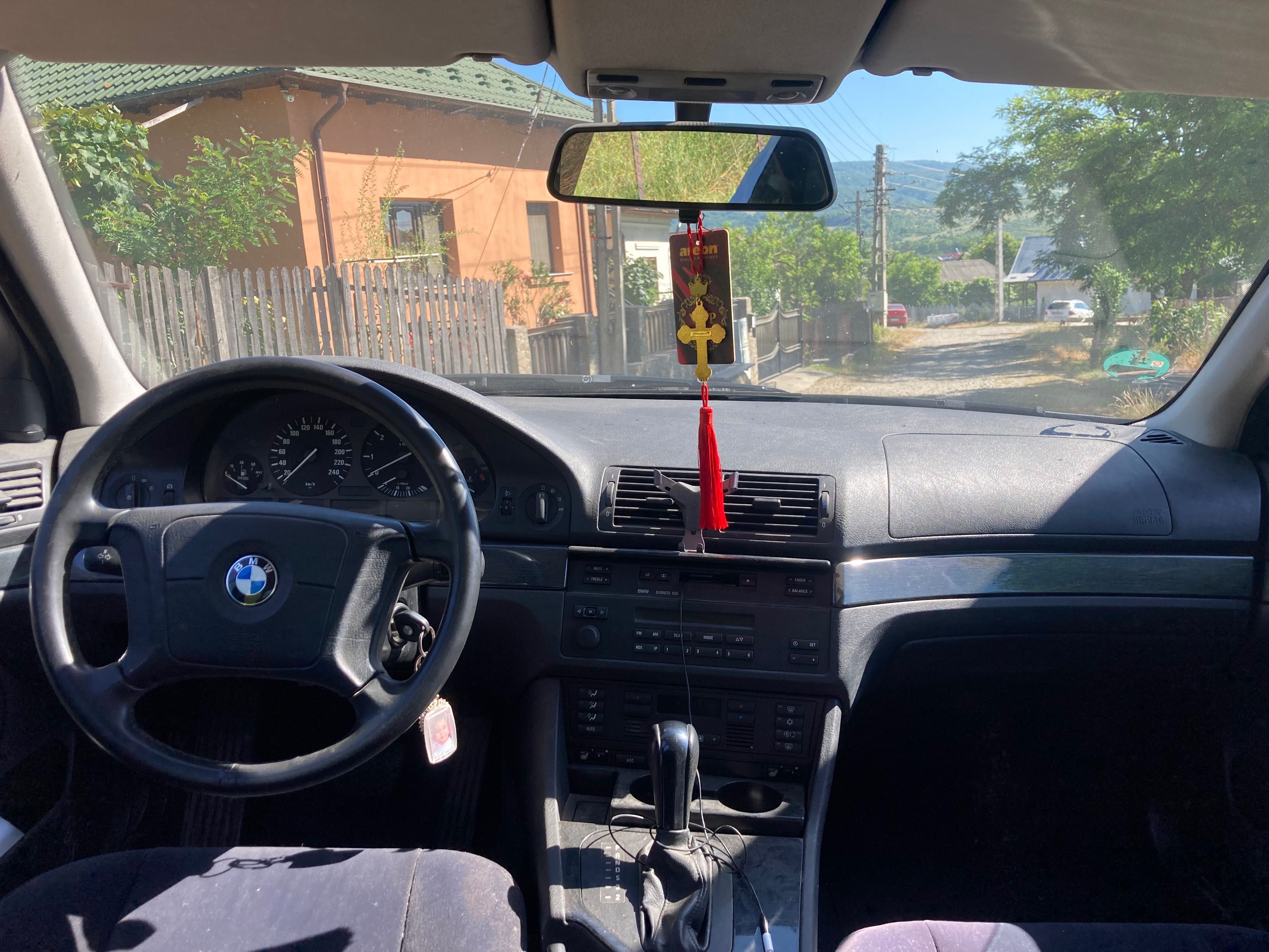 Vând sau schimb bmw e39, citi descrierea