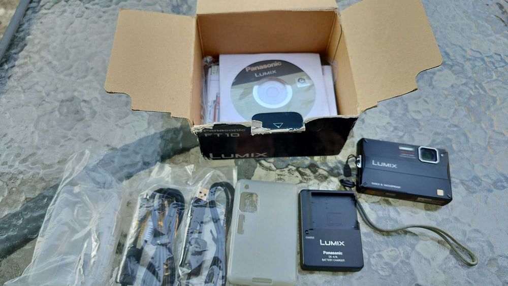 Compact Digital Camera Panasonic Lumix DMC-FT10 Waterproof Full Box