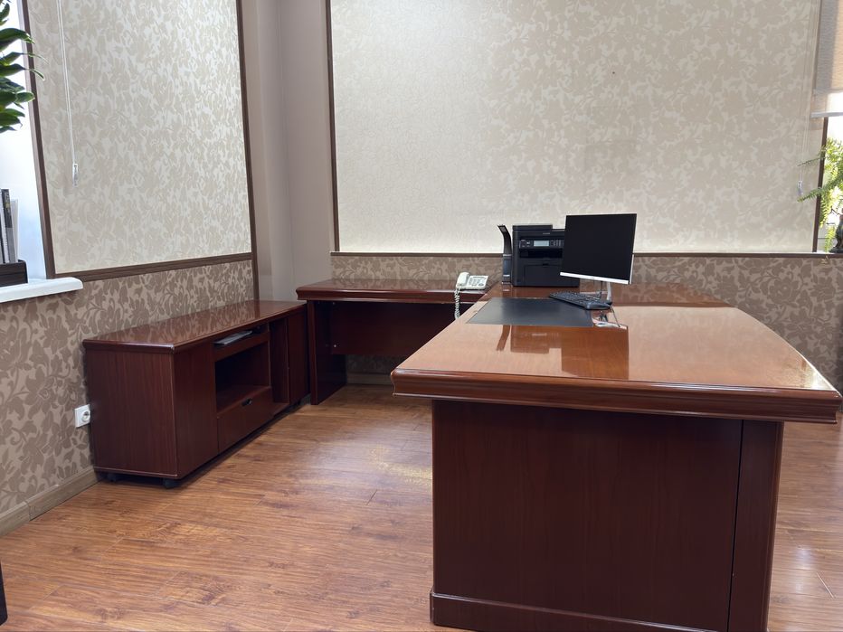 Стол директора/ рабочий стол для дома