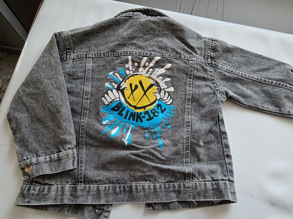 Продам детскую джинсовую куртку.