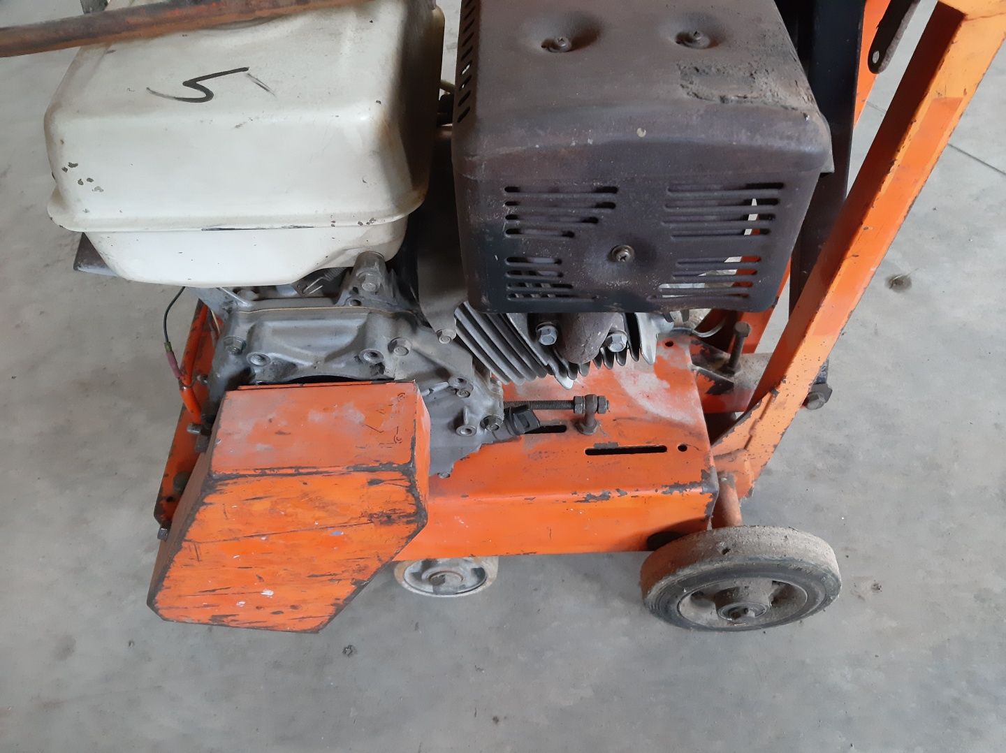 Masină tăiat beton Clipper C 99 honda