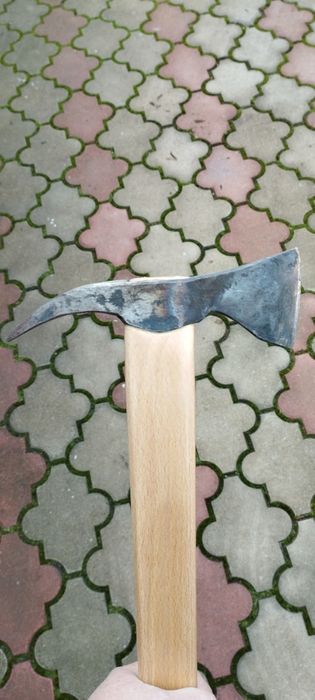 Piolet din otel pentru drumetii