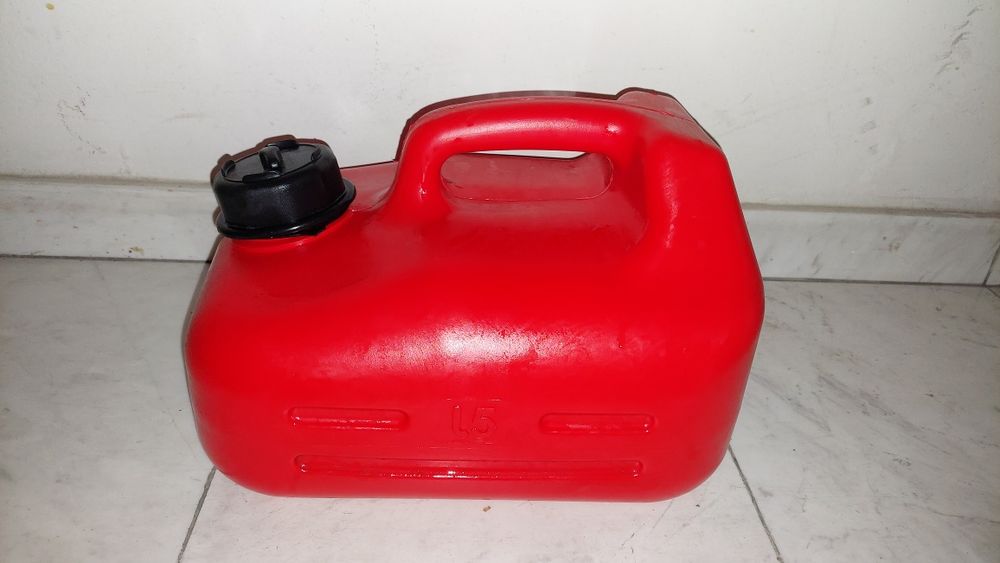 Туба за гориво пластмасова 5л.