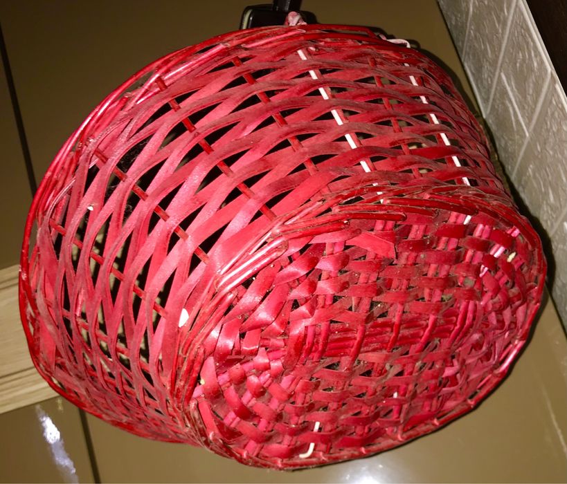 Coș rosu pentru picnic sau pentru ce dorește fiecare