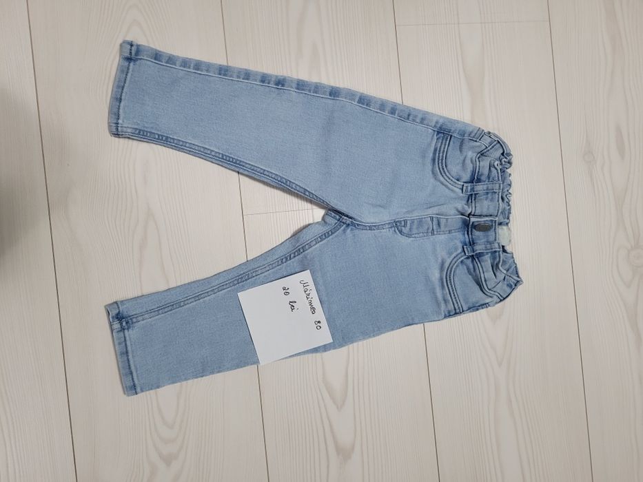 Vand haine mărimea 80,preț pe bucata
Nu asigur transport