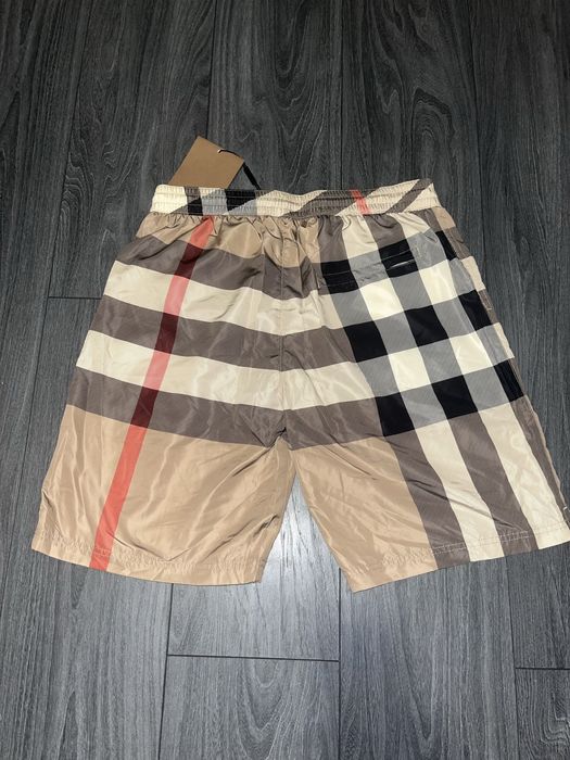 Burberry shorts Size M