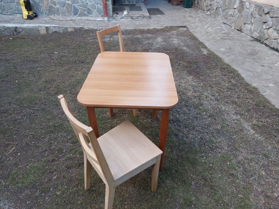 Masă cu doua scaune