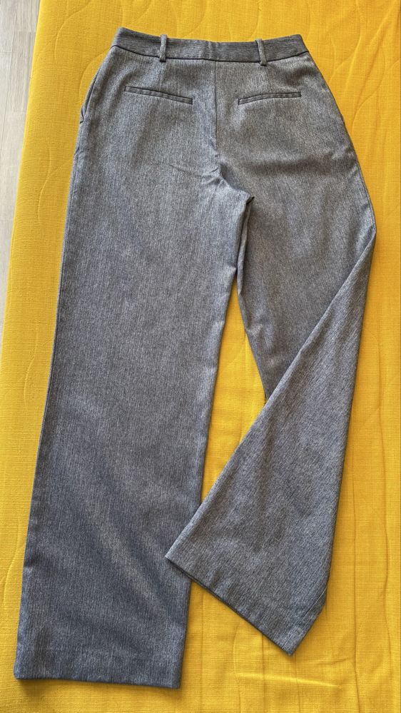 Costum Zara gri cu insertii bleumarin
