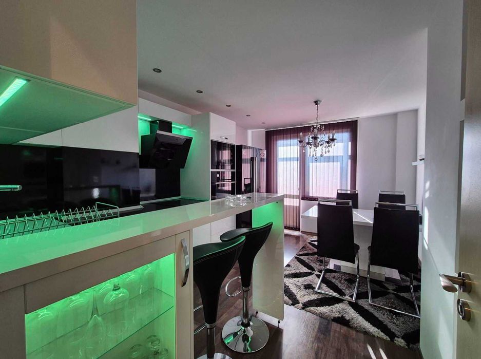 Продава се Тристаен апартамент в Русе, Център - 90 кв.м за 2212 €/кв.м - Снимка #3