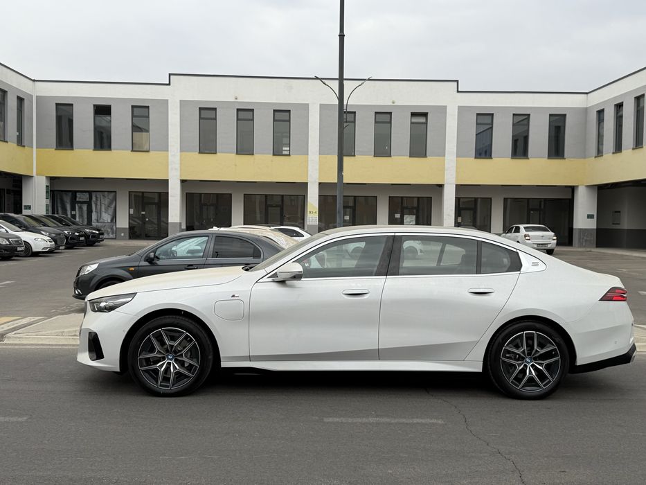 BMW i5 35L (eDrive 35L) bez prabeg chegirma narxlarda
