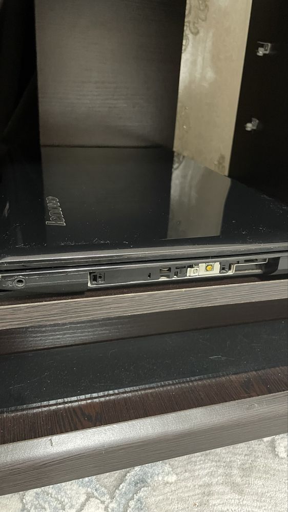 Наутбук LENOVO.  .