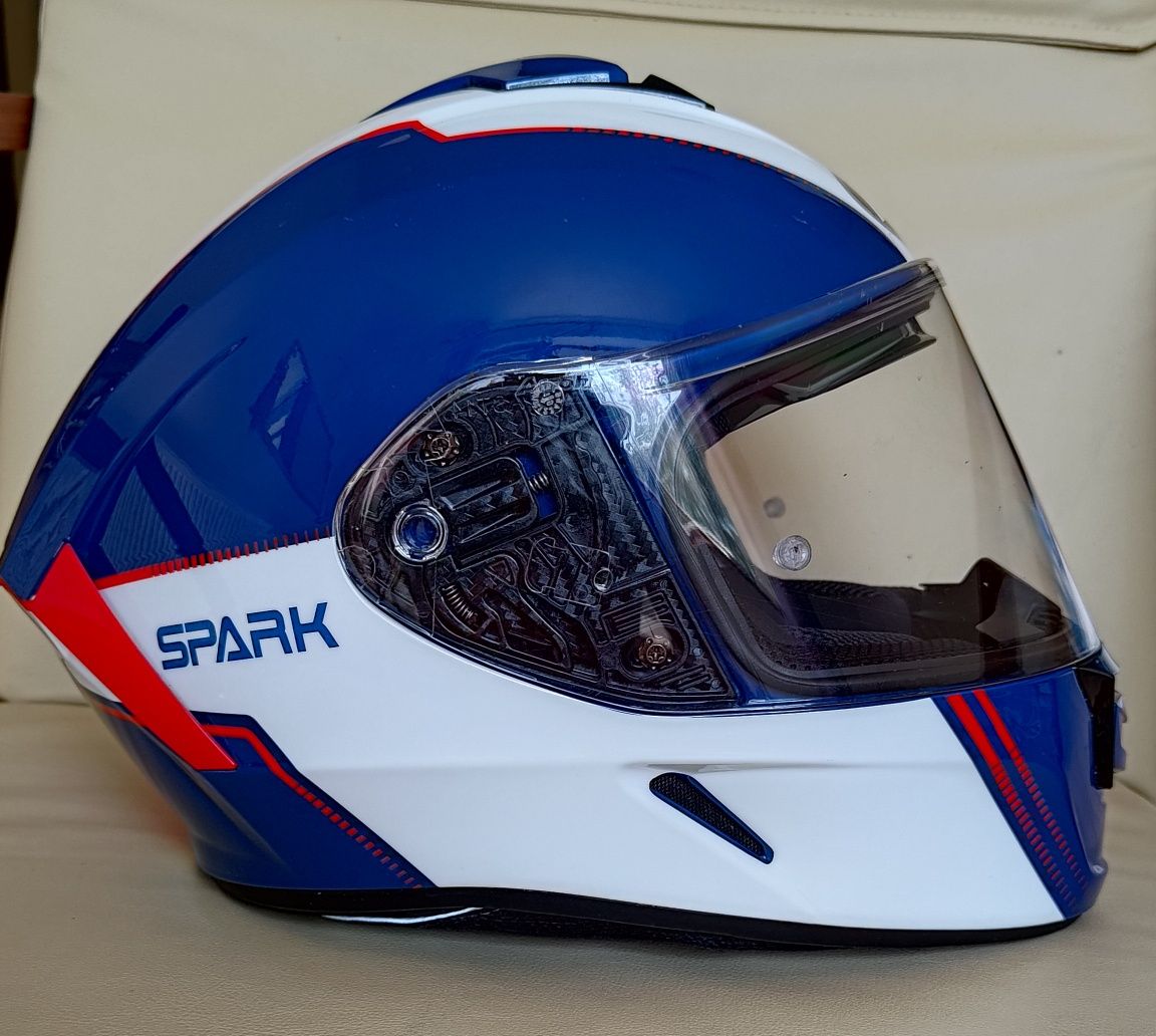 Каска-шлем Airoh Spark Flow Gloss Helmet -размер "М" с вградени очила