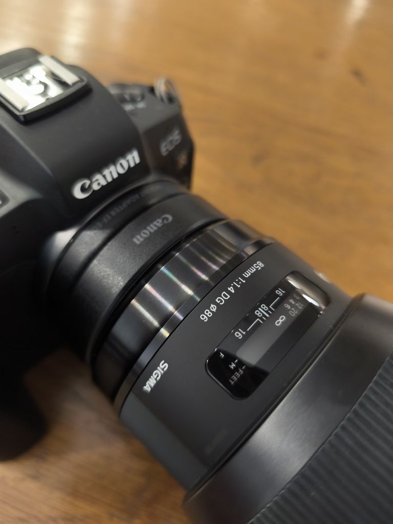 Canon EOS R фотоапарат