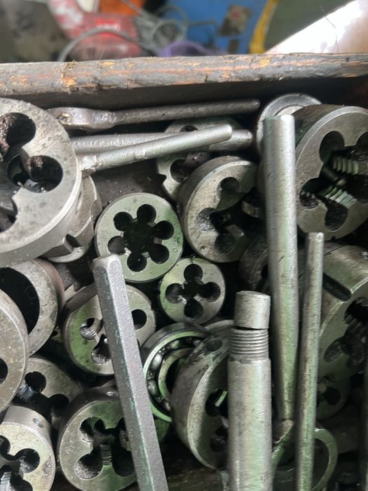 Продам плашки для нарезки резьбы