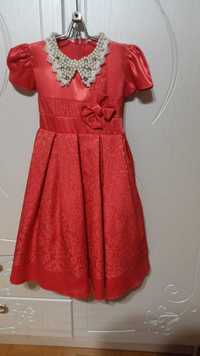 Платье нарядное красное 5-6 лет