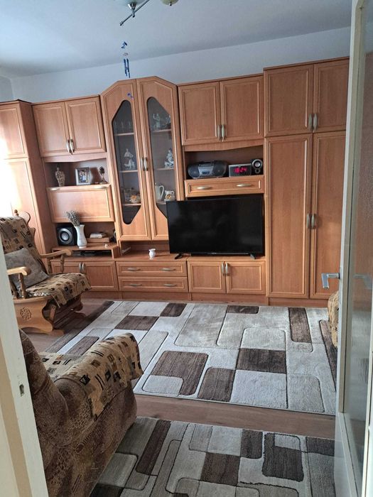 Închiriez garsoniera