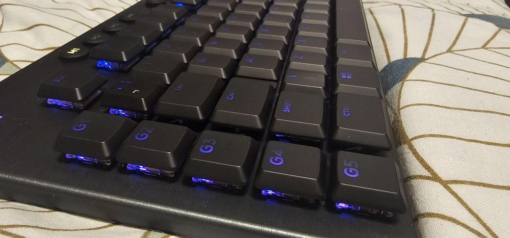 Logitech G915. Механична, безжична RGB Gaming клавиатура