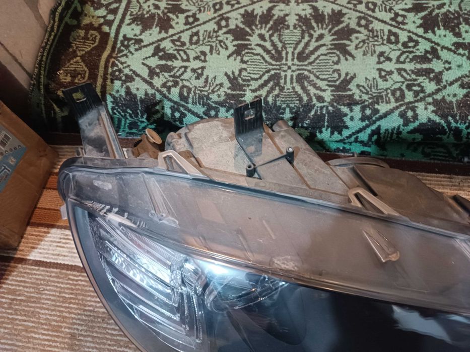 Фарове БМВ Х6 Е71 ляв десен фар BMW X5 E70 ксенон