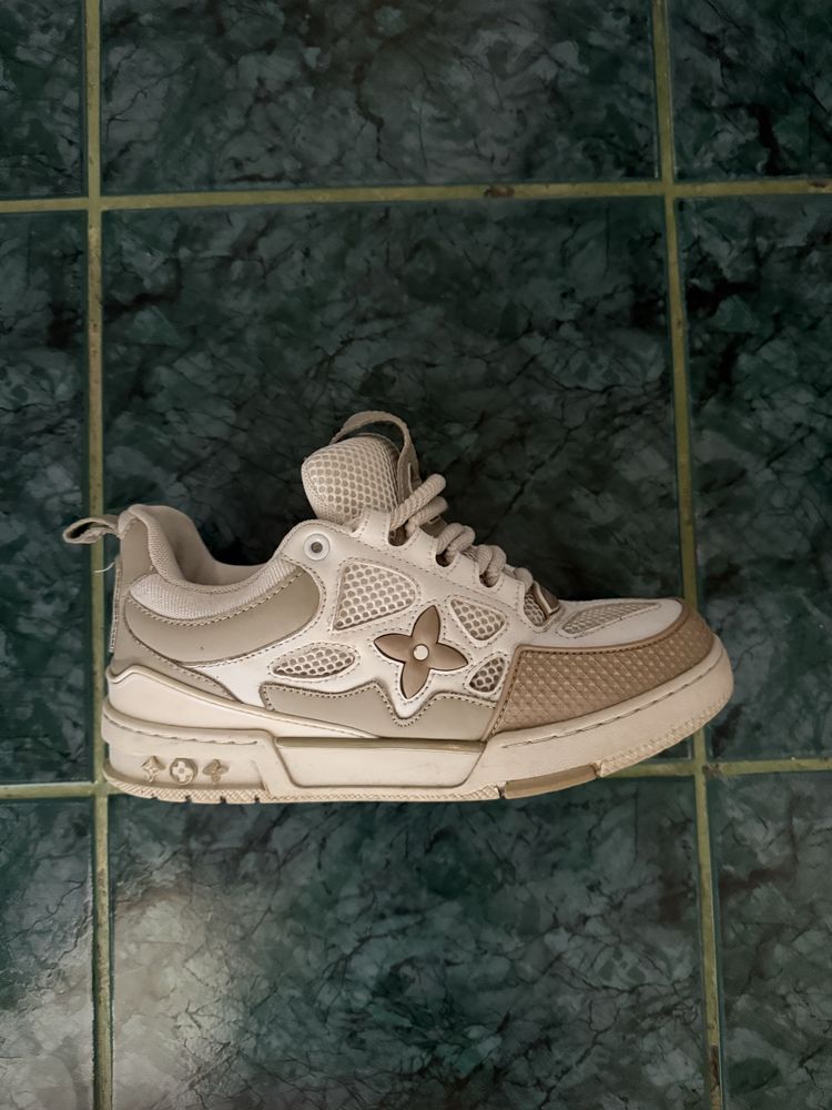 Lv skate bej 42 .