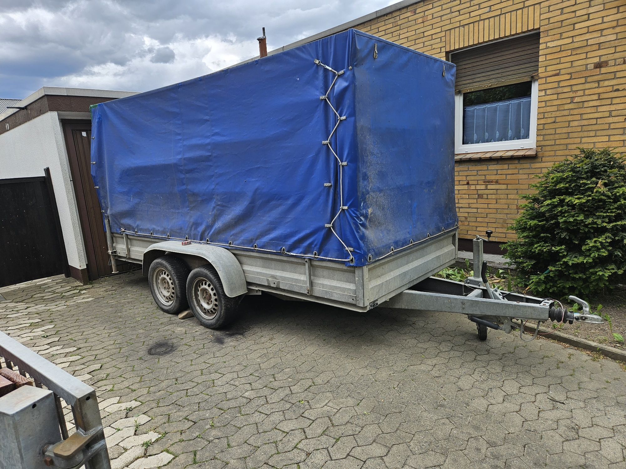 Remorca stema 2000 kg
