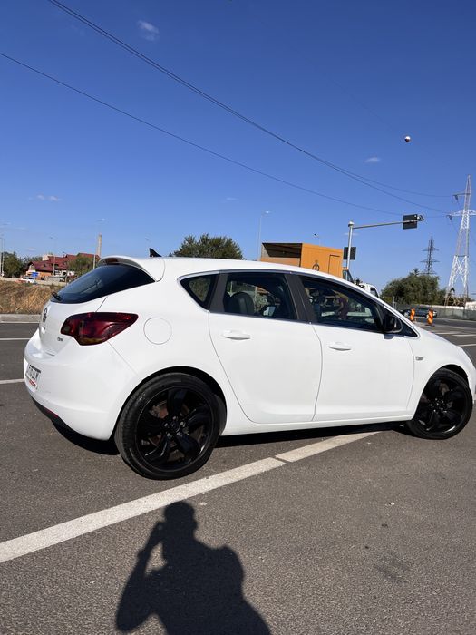 Opel Astra J 2012 2.0CDTI