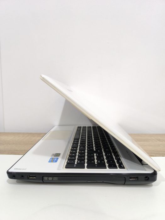 Lenovo i5 8gb 1000gb Video 2GB