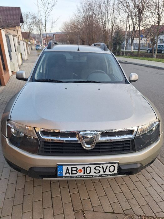 Vând Dacia Duster 2011
