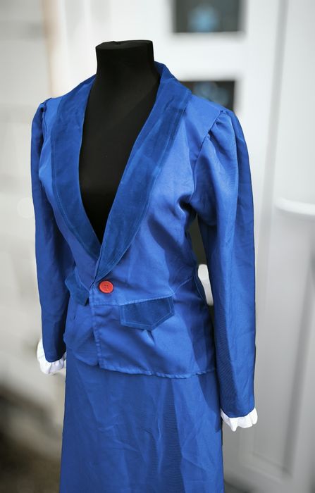 Costum vintage albastru cu voaleta