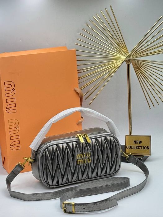 Geanta Miu Miu noua !!! Dimensiuni 24/13 !!!