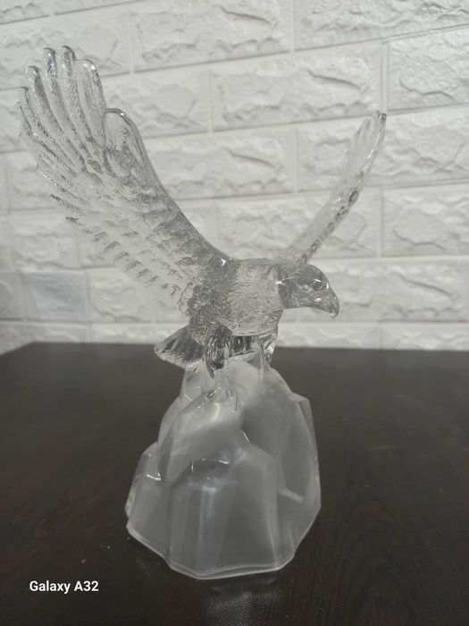 Продавам декоративни статуи, вази и фигури – без забележки