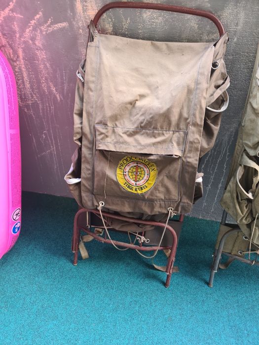 Rucsaci cu cadru metalic perioada comunista