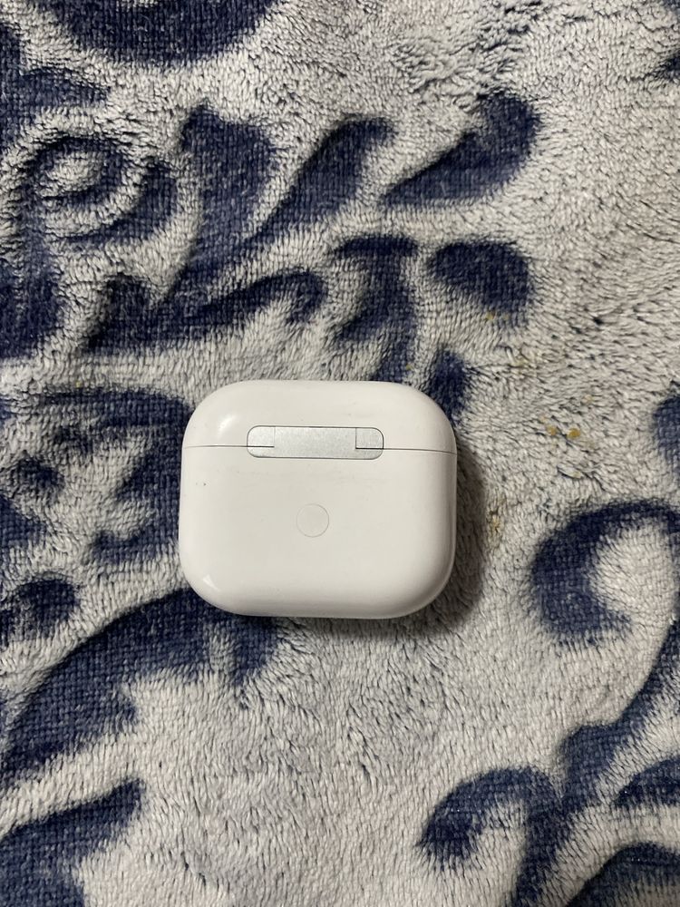 AirPods 3серии кейс без наушников, чехол и зарядный провод в подарок