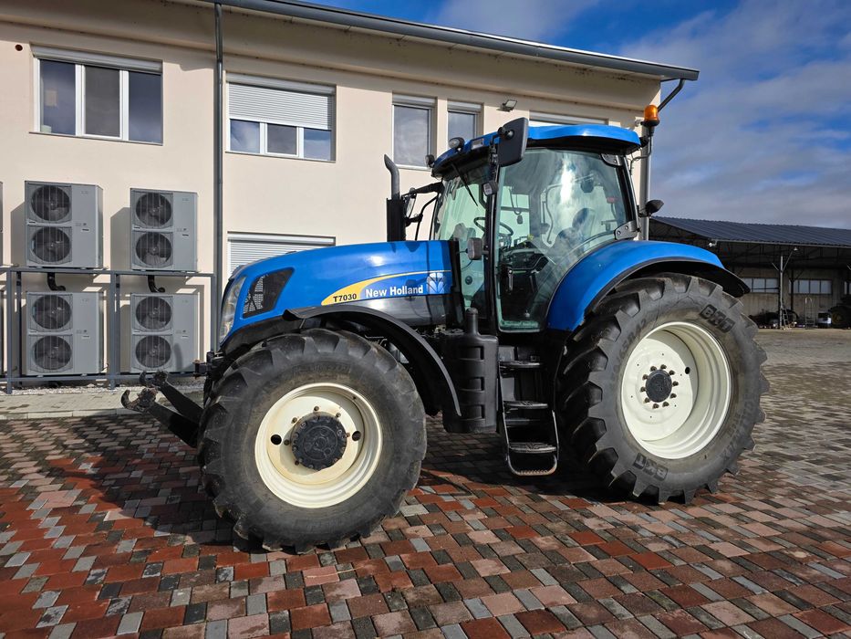 Tractor New Holland T7030