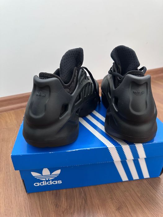 Нови, оригинални маратонки Adidas