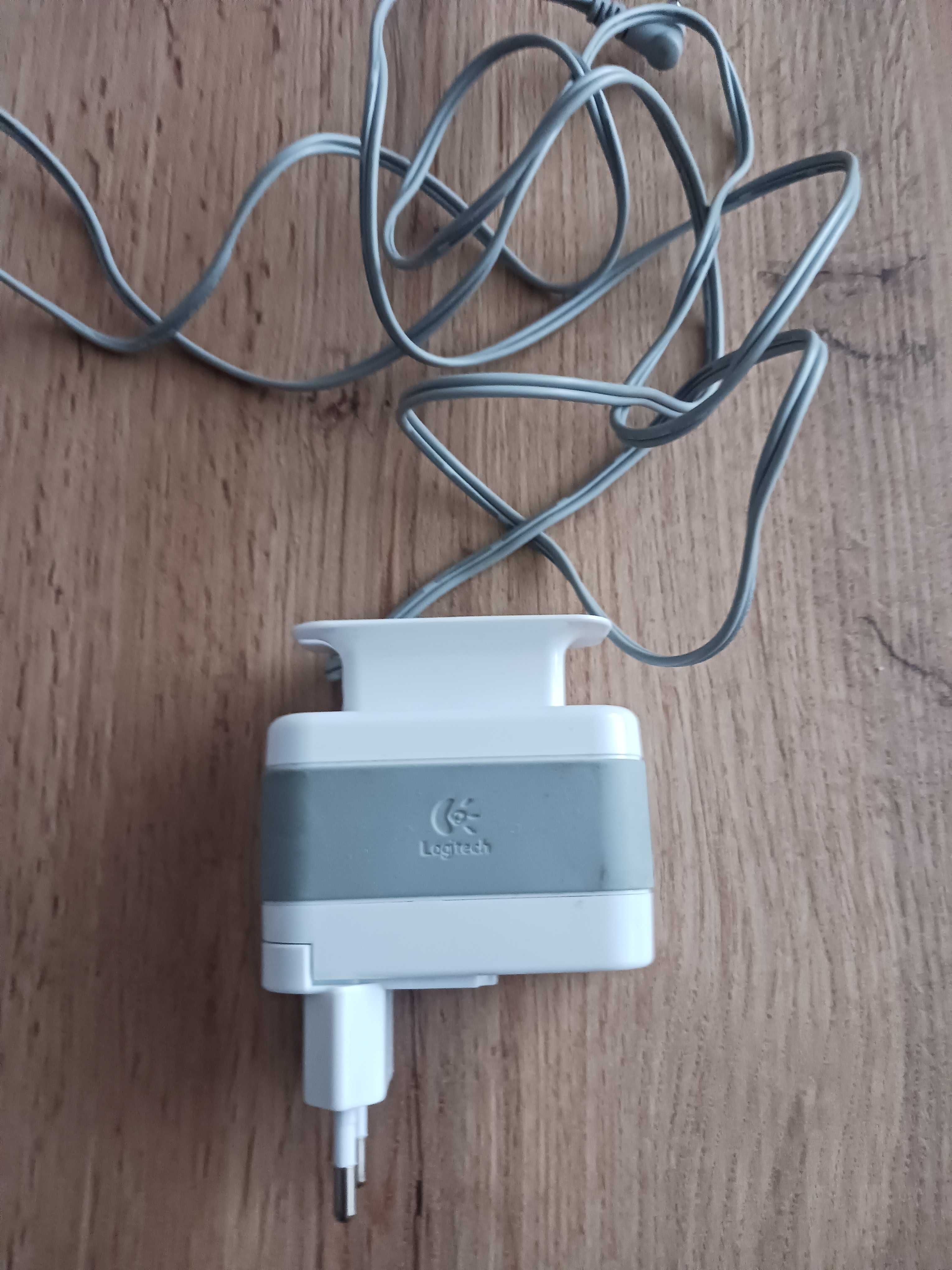 Зарядно Logitech