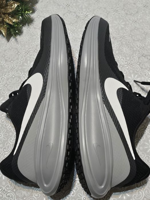 Adidasi Nike Revolution 8