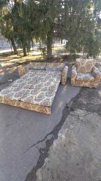 Продам раскладной (металлический)диван с креслом