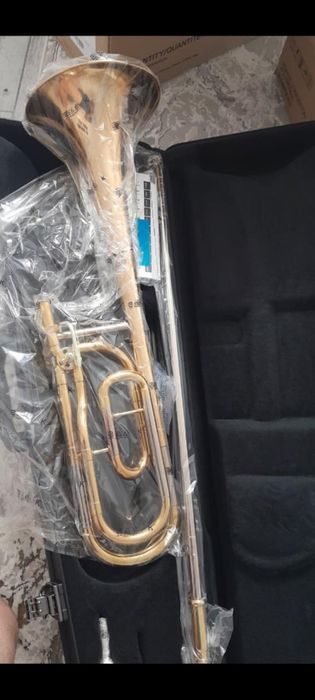 Vând trombon Yamaha