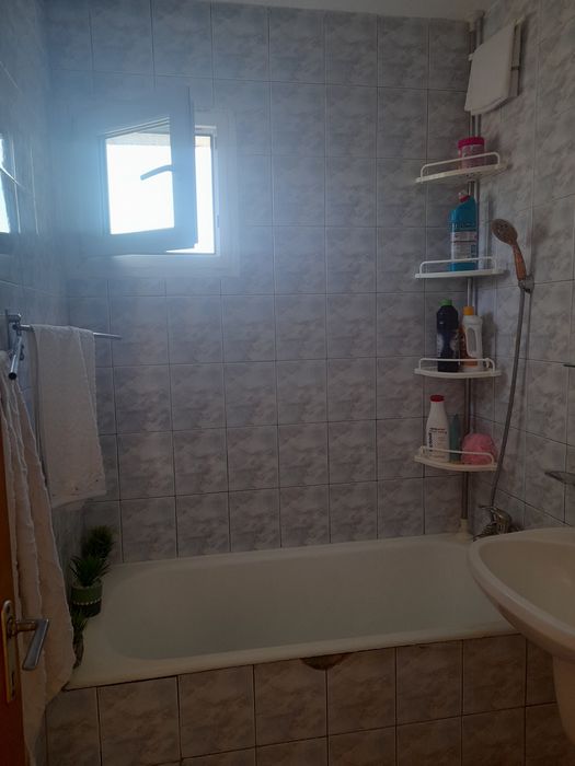 Închiriez apartament cu 4 Camere
