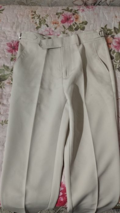 Белые брюки      .