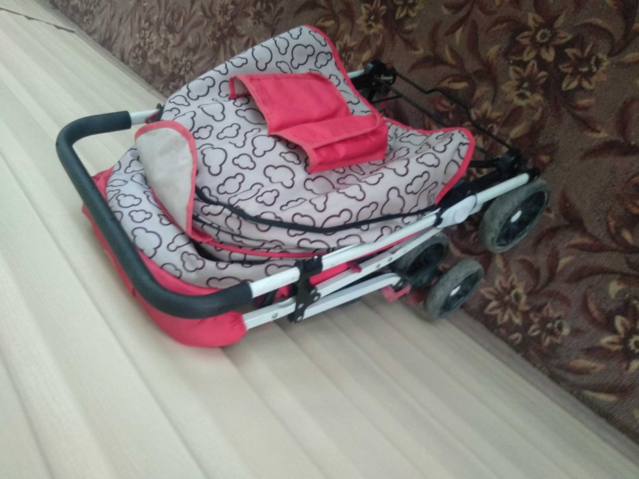 Продам детскую прогулочную коляску.